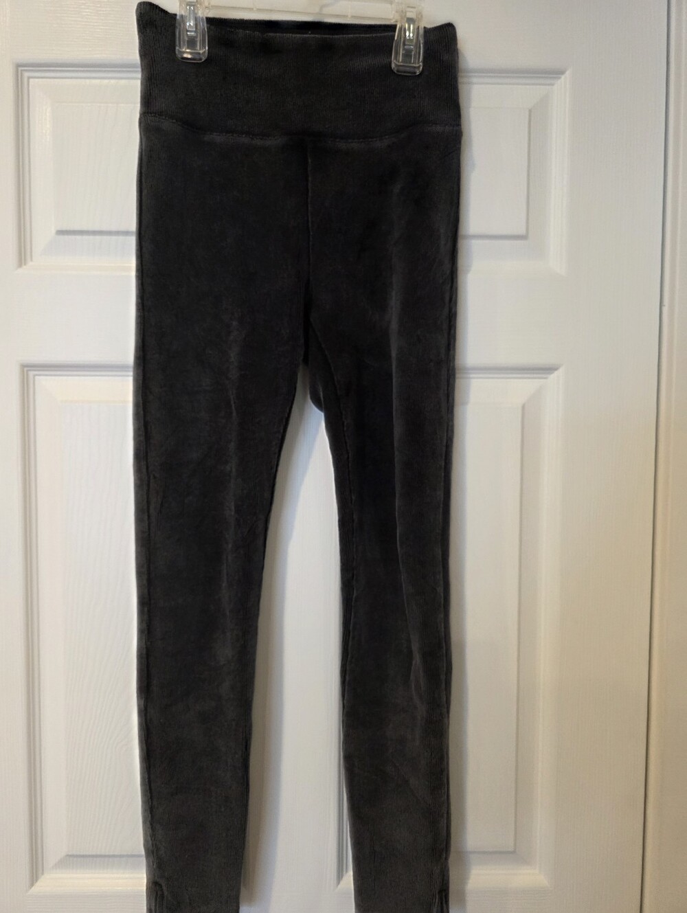 Womans American Eagle Size Small Black Cordoruy Velour Leggings. Open Slit Hem